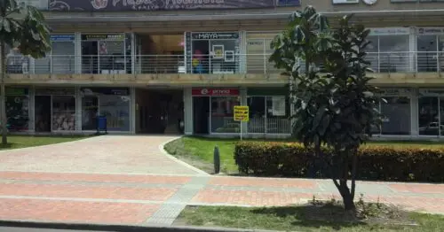 CENTRO COMERCIAL PLAZA AVENTURA CENTRO COMERCIAL PLAZA AVENTURA